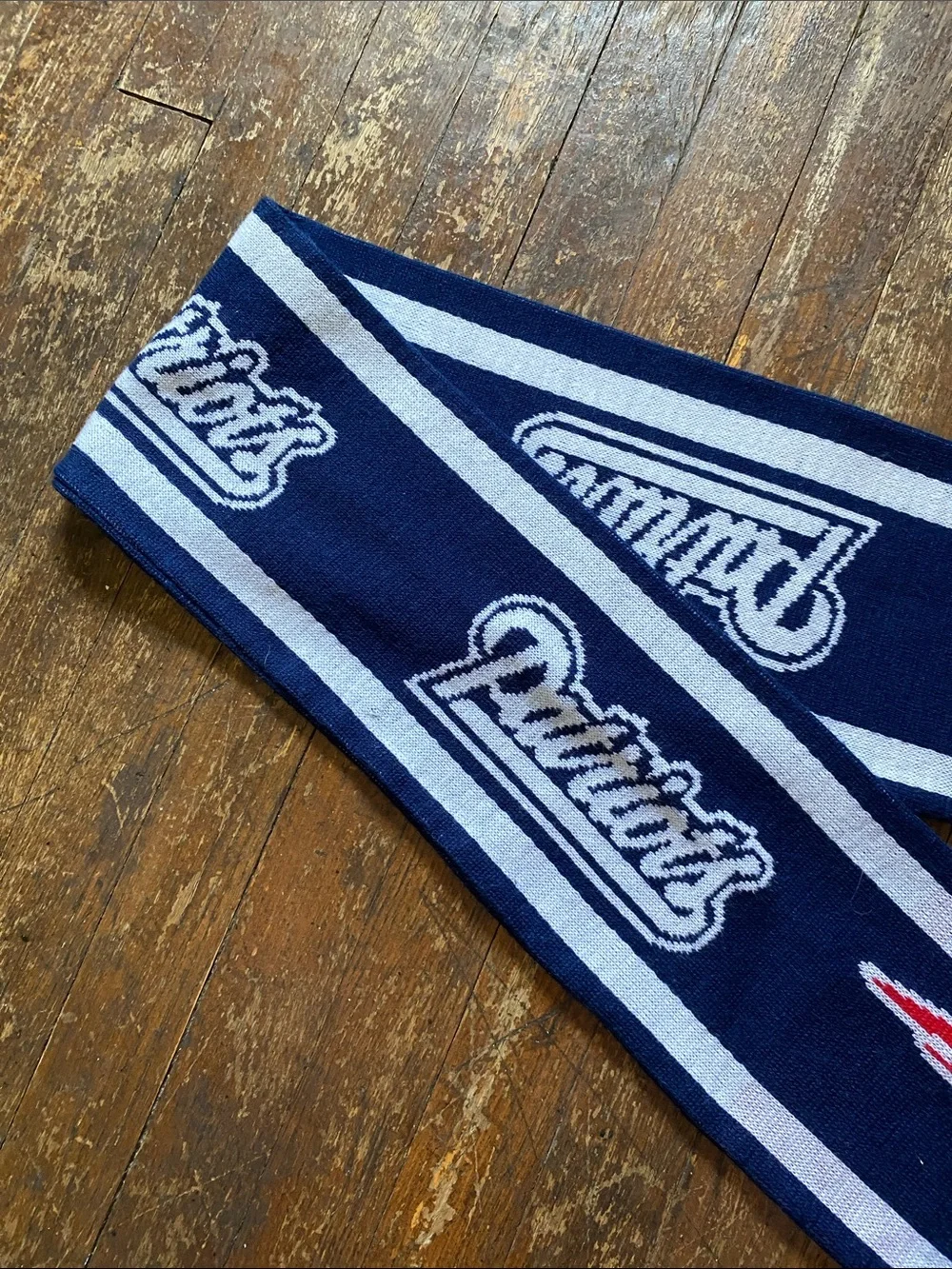 Forever Collectibles Patriots Navy Blue White Red Knit Scarf